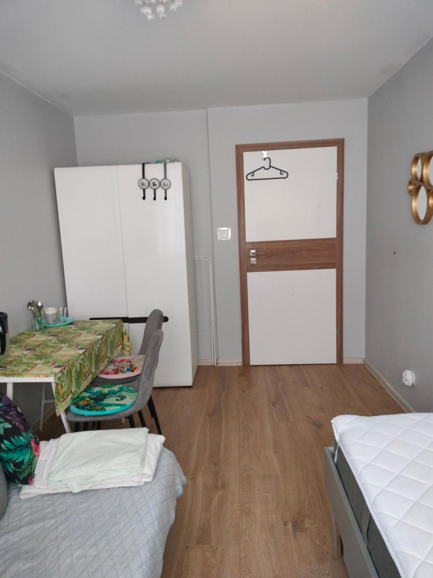 New Rooms 3Km To Centrum กดัญสก์ ภายนอก รูปภาพ
